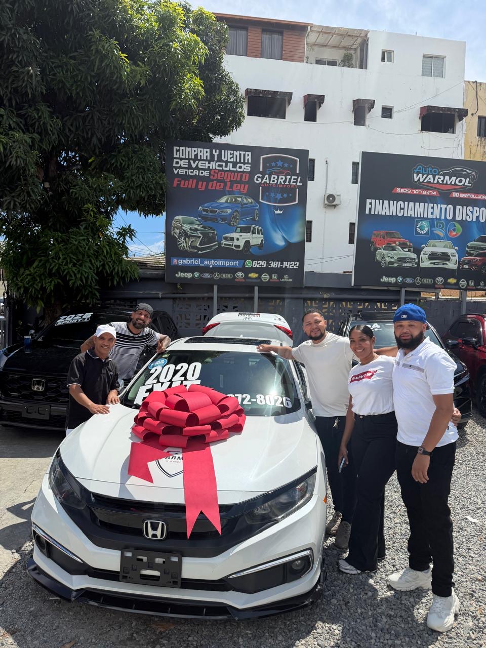 Entrega anterior de un Honda Civic blanco 2020